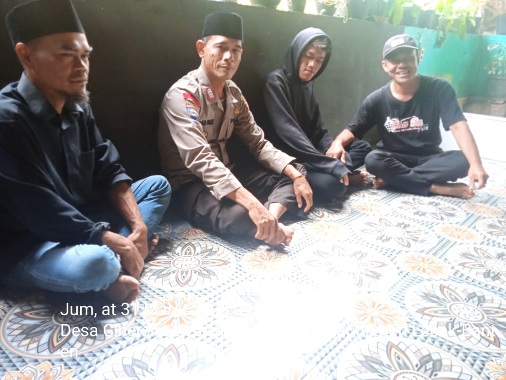 Bhabinkamtibmas Desa Ciherang Polsek Cibeber Polres Lebak Silaturahmi Bagun komunikasi Dengan Muda-Mudi